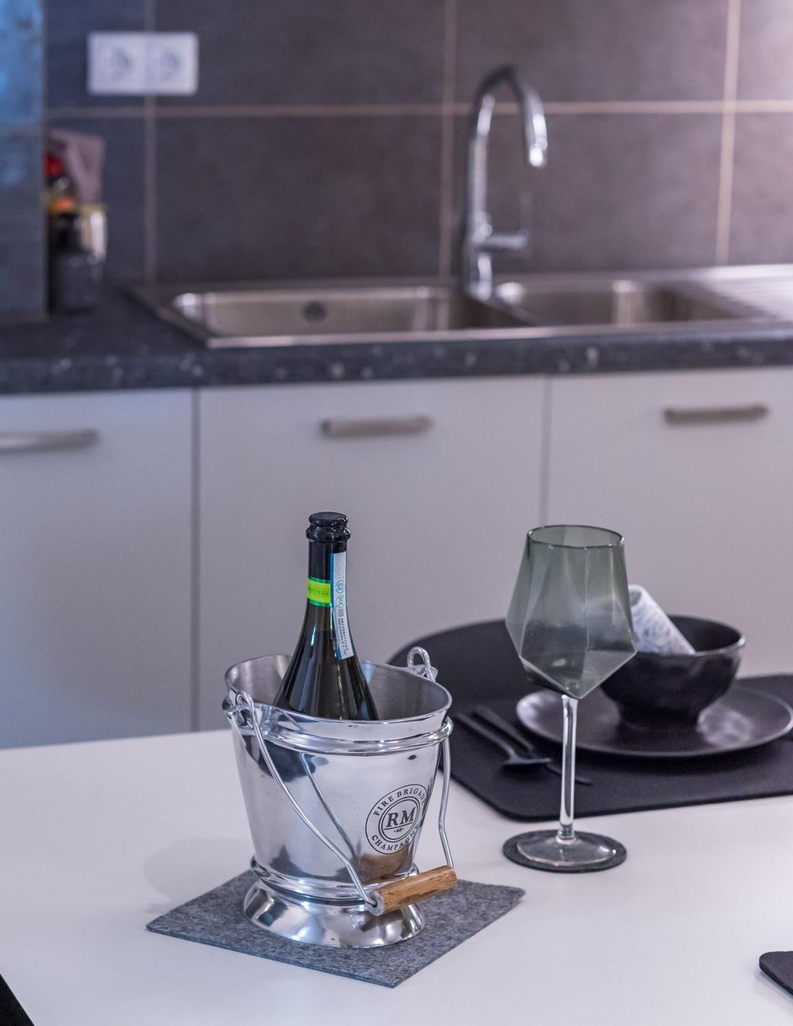 Glyfada'S Cosy Apartments เอเธนส์ ภายนอก รูปภาพ