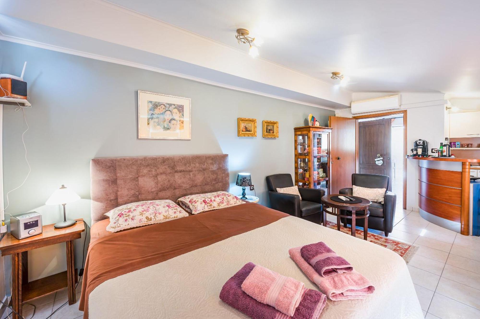 Glyfada'S Cosy Apartments เอเธนส์ ภายนอก รูปภาพ